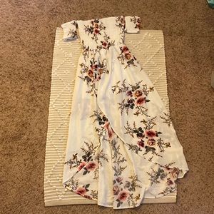 Off-the-shoulder white floral dress | size S | *NEVER WORN*